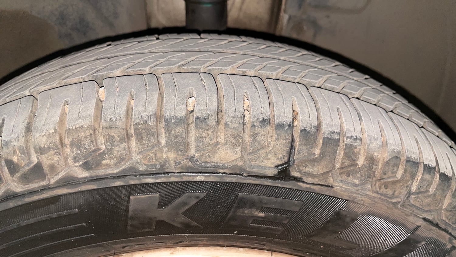 Used 2016 Renault Kwid RXT Petrol Manual tyres RIGHT FRONT TYRE TREAD VIEW