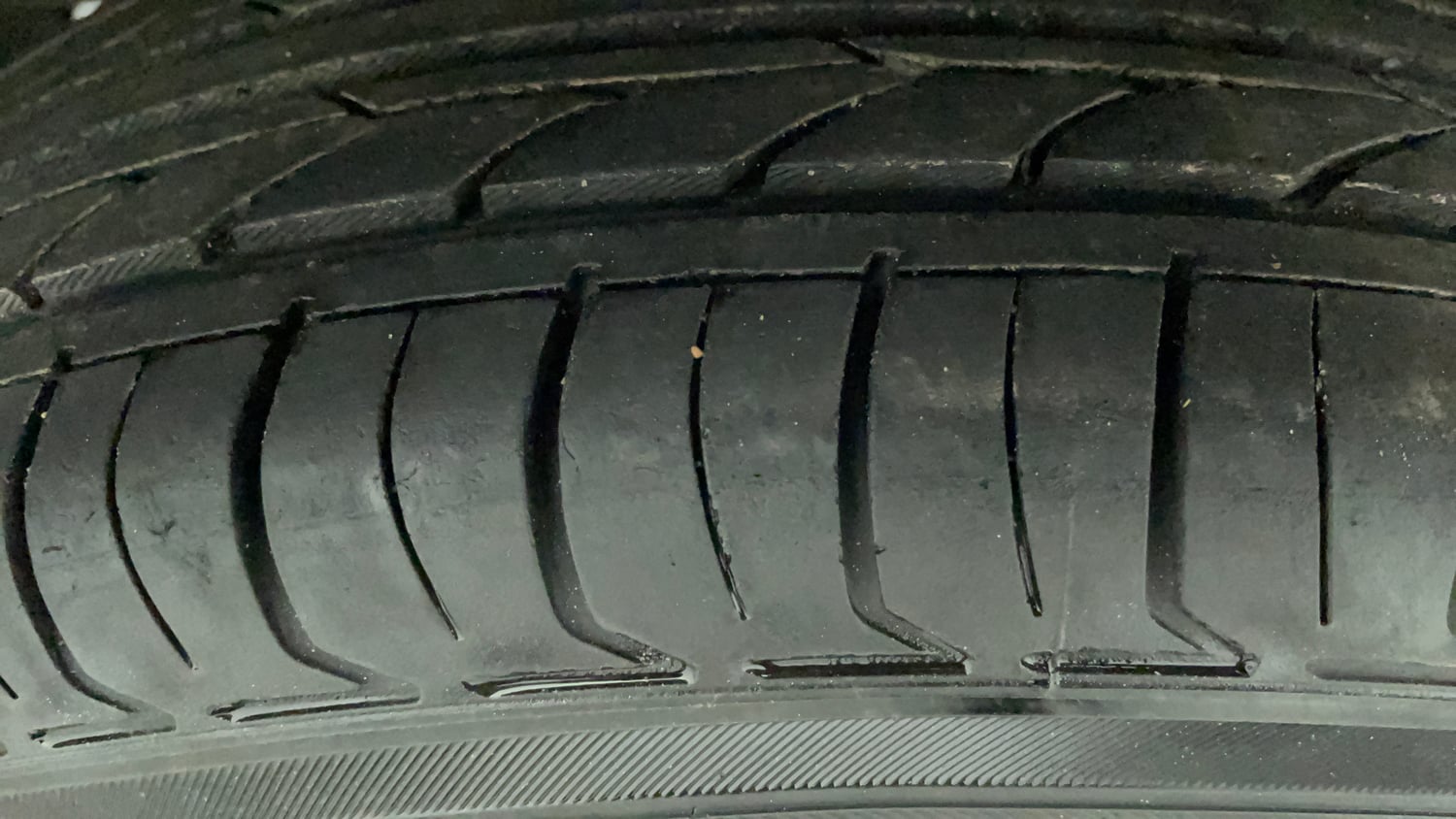 Used 2017 Maruti Suzuki Dzire VXi Petrol Manual tyres LEFT FRONT TYRE TREAD VIEW