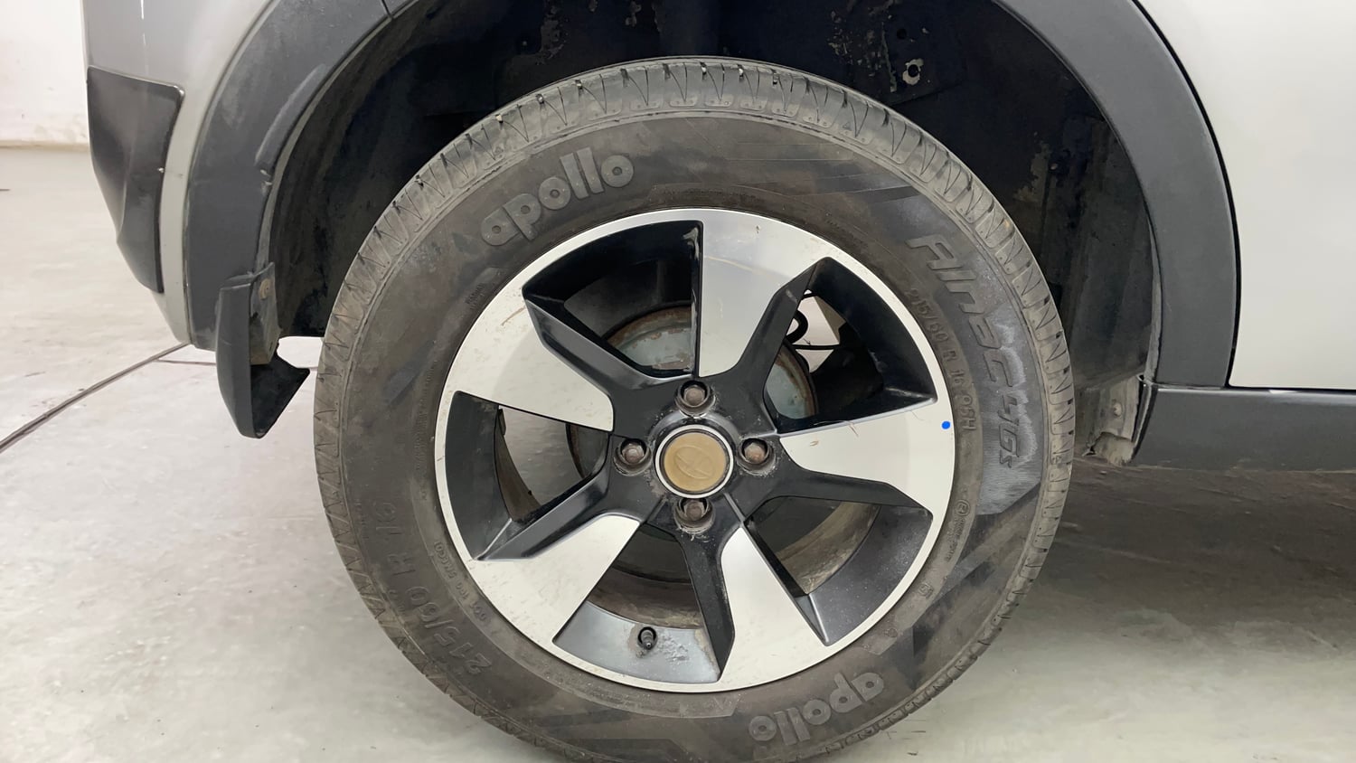 Used 2019 Tata Nexon XZ Plus Petrol Manual tyres RIGHT REAR TYRE RIM VIEW