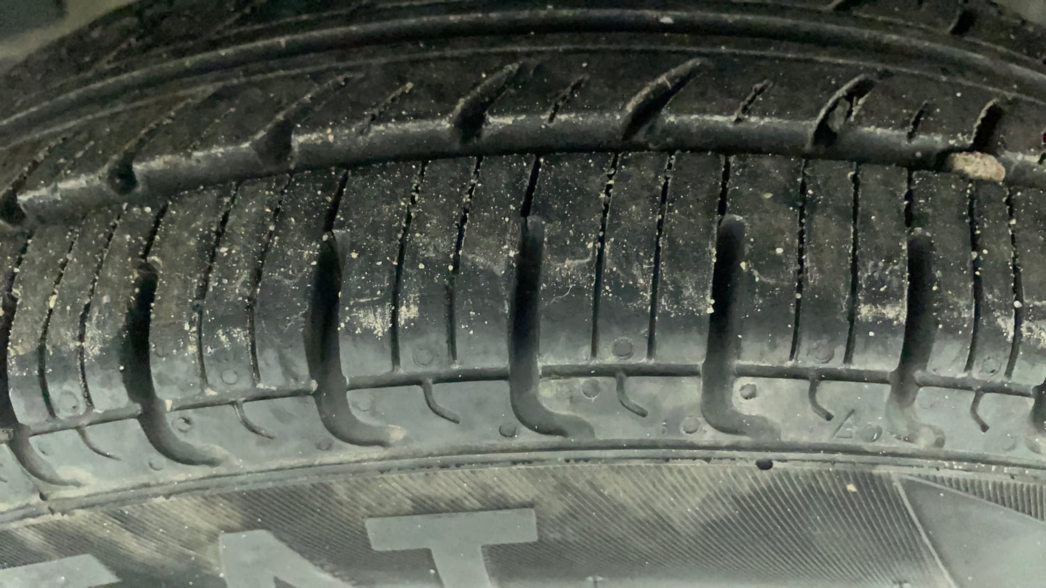 Used 2015 Renault Kwid RXT Petrol Manual tyres LEFT FRONT TYRE TREAD VIEW