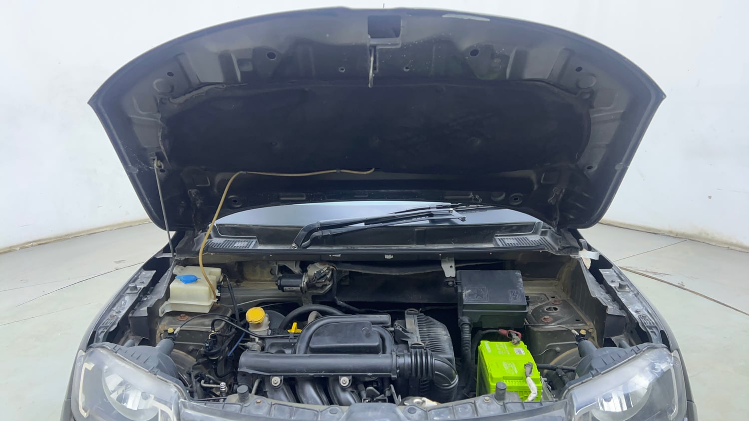Used 2016 Renault Kwid RXT Petrol Manual engine ENGINE & BONNET OPEN FRONT VIEW