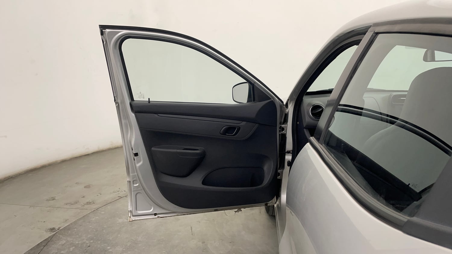 Used 2016 Renault Kwid RXT Petrol Manual interior LEFT FRONT DOOR OPEN VIEW