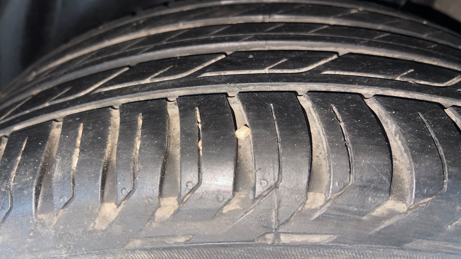 Used 2022 Jeep Compass Model S (O) 1.4 Petrol DCT Petrol Automatic tyres LEFT REAR TYRE TREAD VIEW