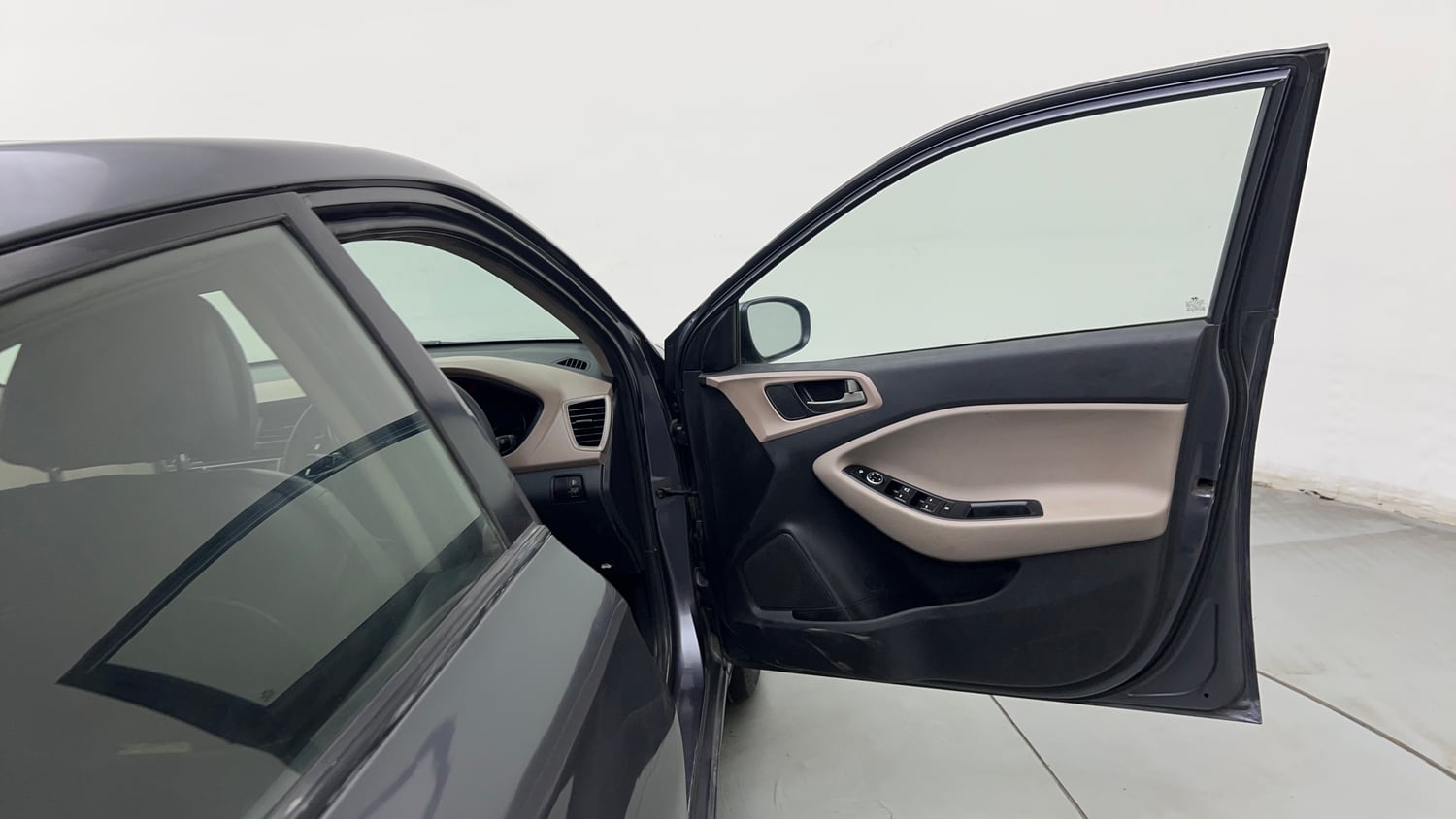 Used 2017 Hyundai Elite i20 Sportz 1.2 Petrol Manual interior RIGHT FRONT DOOR OPEN VIEW