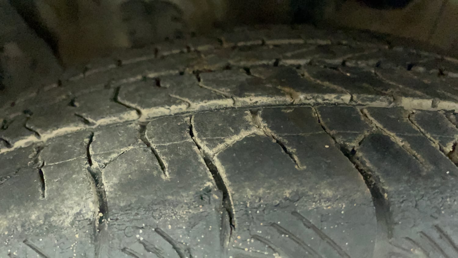 Used 2022 Hyundai Alcazar Signature 6 STR 2.0 Petrol Petrol Manual tyres LEFT FRONT TYRE TREAD VIEW