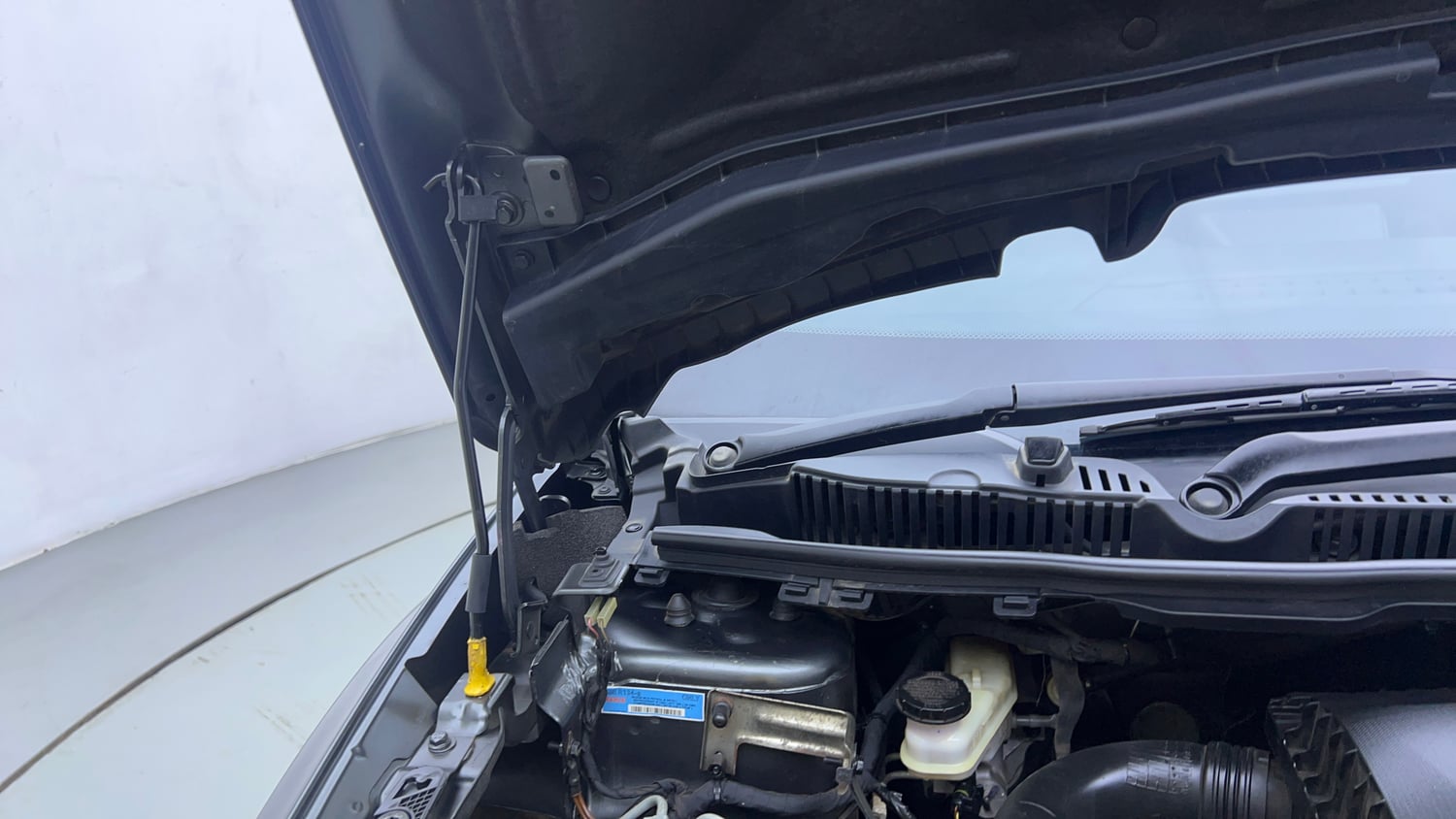 Used 2025 Tata Nexon Fearless Plus S 1.2 Revotron Petrol 7DCA DT Petrol Automatic engine ENGINE RIGHT SIDE HINGE & APRON VIEW