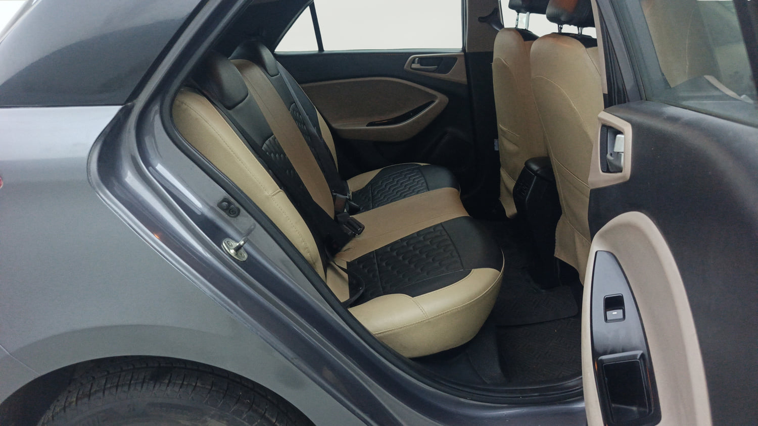 Used 2018 Hyundai Elite i20 Sportz 1.2 Petrol Manual interior RIGHT SIDE REAR DOOR CABIN VIEW