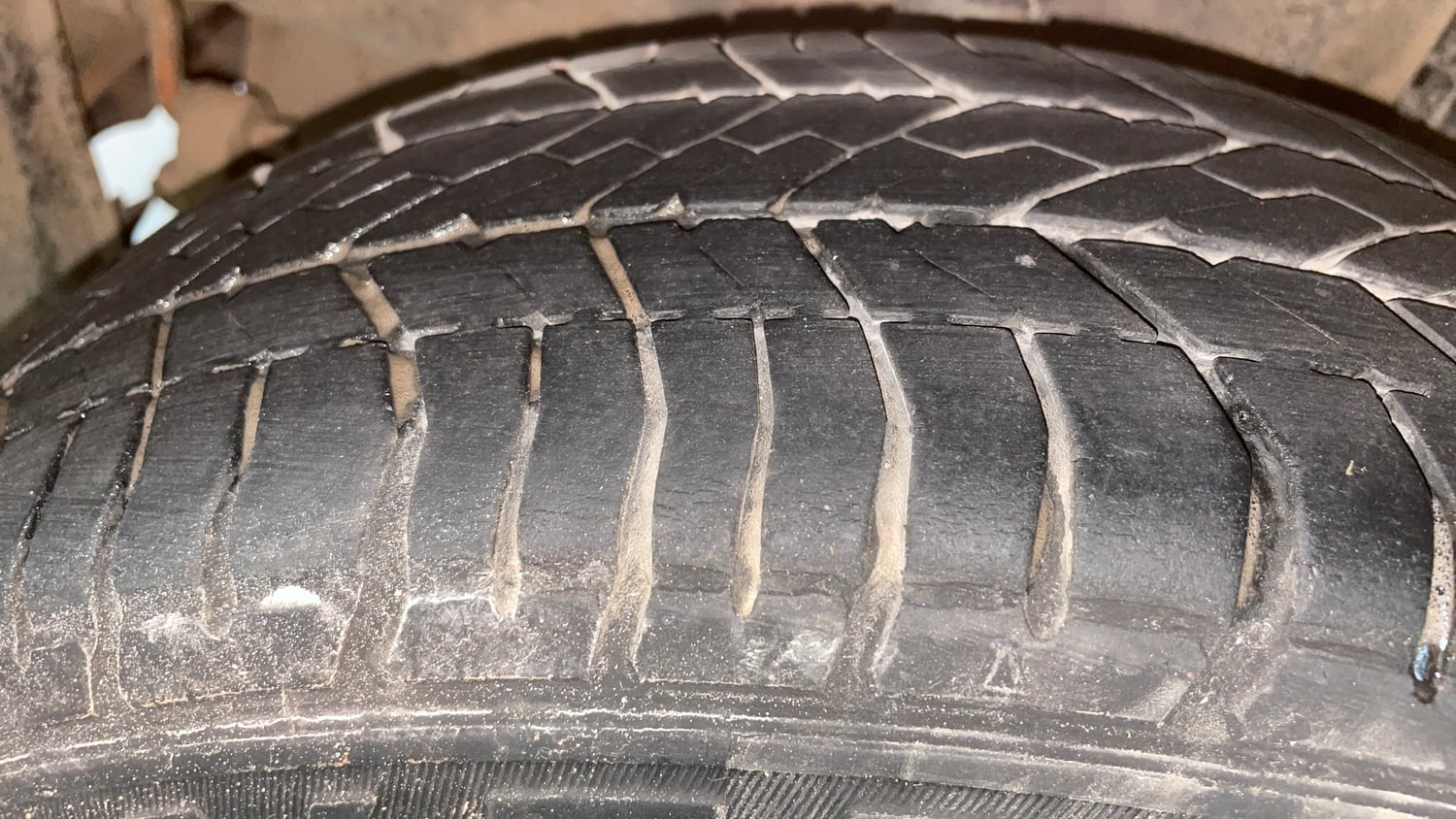 Used 2016 Tata Tiago Revotron XZ Petrol Manual tyres RIGHT REAR TYRE TREAD VIEW