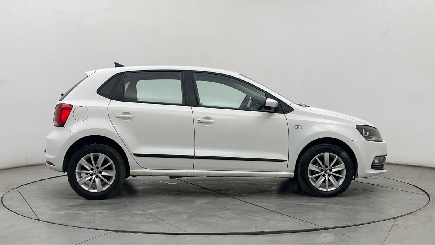 Used 2014 Volkswagen Polo Highline1.2L (P) Petrol Manual exterior RIGHT SIDE VIEW