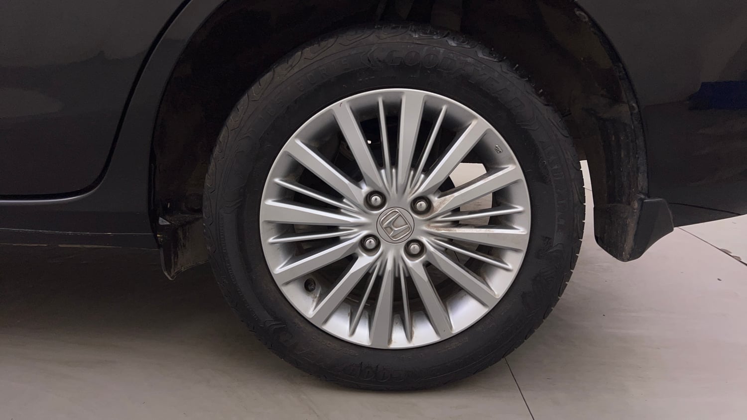 Used 2025 Honda Amaze VX 1.2 Petrol CVT Petrol Automatic tyres LEFT REAR TYRE RIM VIEW