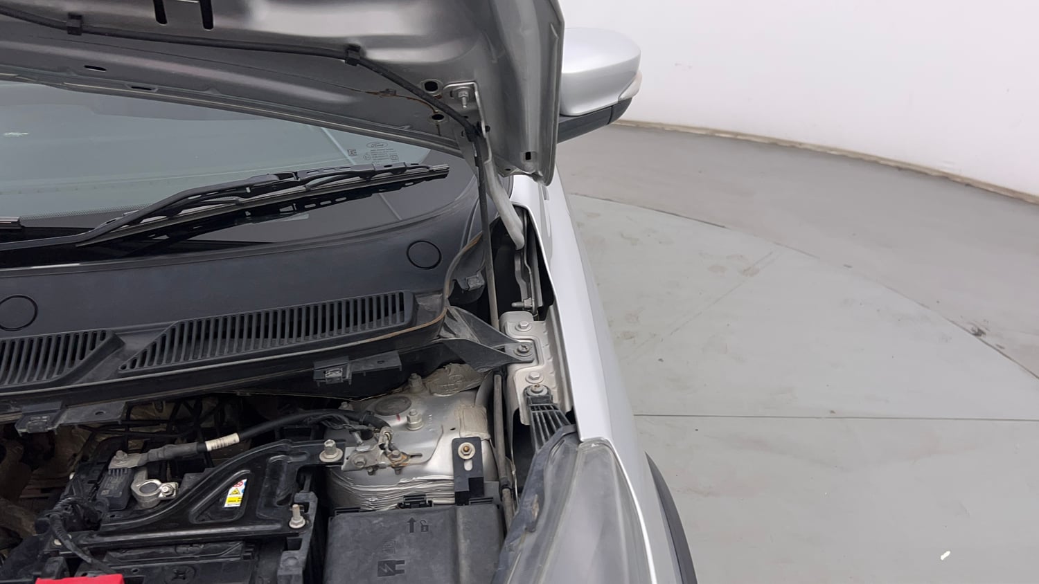 Used 2020 Ford Freestyle Titanium Plus 1.2 Ti-VCT Petrol Manual engine ENGINE LEFT SIDE HINGE & APRON VIEW
