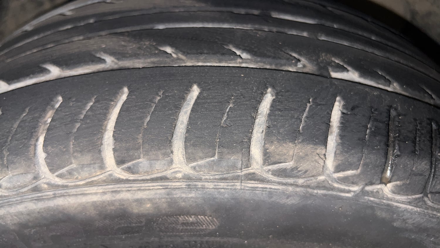 Used 2015 Ford EcoSport Titanium 1.5 Ti-VCT AT Petrol Automatic tyres LEFT FRONT TYRE TREAD VIEW