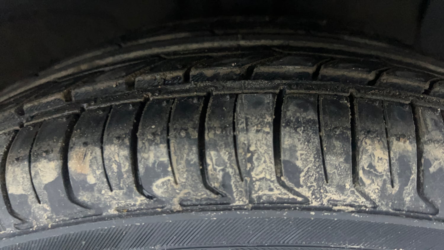 Used 2017 Hyundai Grand i10 Sportz (O) AT 1.2 Kappa VTVT Petrol Automatic tyres RIGHT FRONT TYRE TREAD VIEW