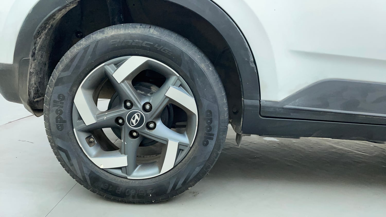 Used 2020 Hyundai Venue SX (O) 1.0 Turbo iMT Petrol Manual tyres RIGHT REAR TYRE RIM VIEW