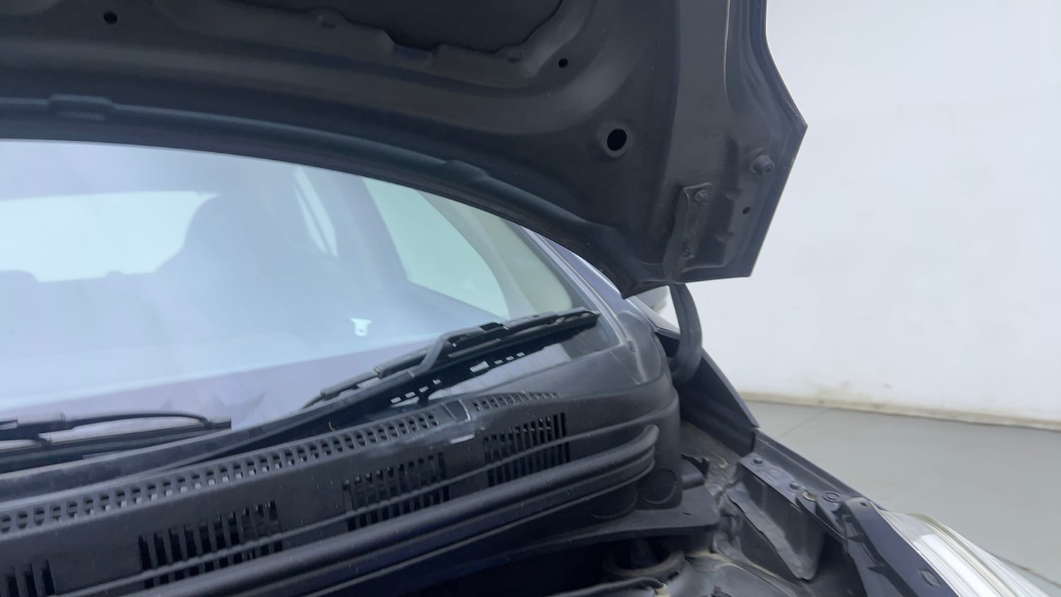 Used 2017 Hyundai Grand i10 Sportz (O) AT 1.2 Kappa VTVT Petrol Automatic engine ENGINE LEFT SIDE HINGE & APRON VIEW