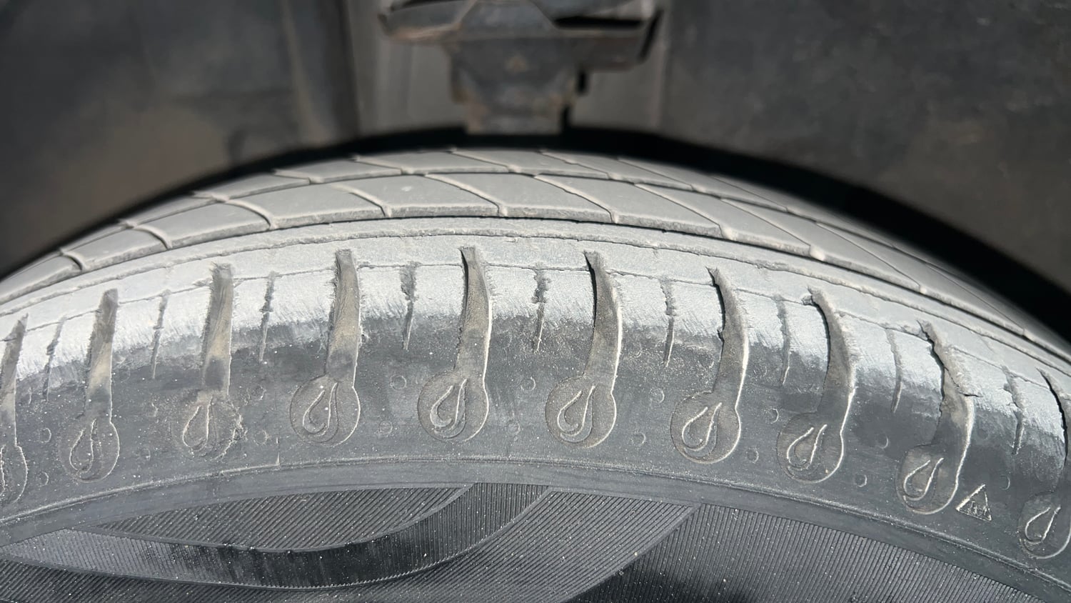 Used 2022 Renault Kwid RXT 1.0 AMT Opt Petrol Automatic tyres LEFT FRONT TYRE TREAD VIEW
