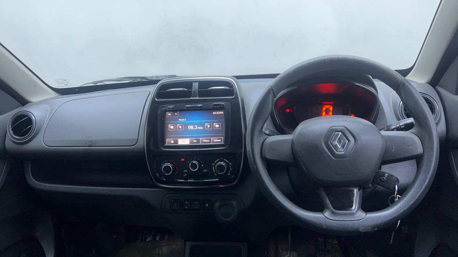 Used 2016 Renault Kwid RXT Petrol Manual interior DASHBOARD VIEW