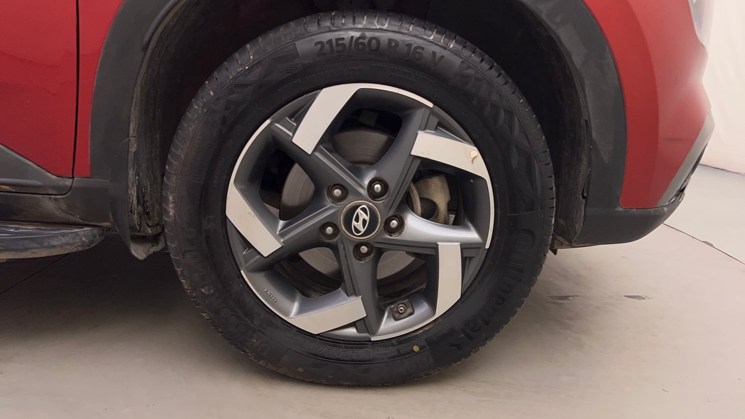 Used 2020 Hyundai Venue SX Plus 1.0 Turbo DCT Petrol Automatic tyres RIGHT FRONT TYRE RIM VIEW