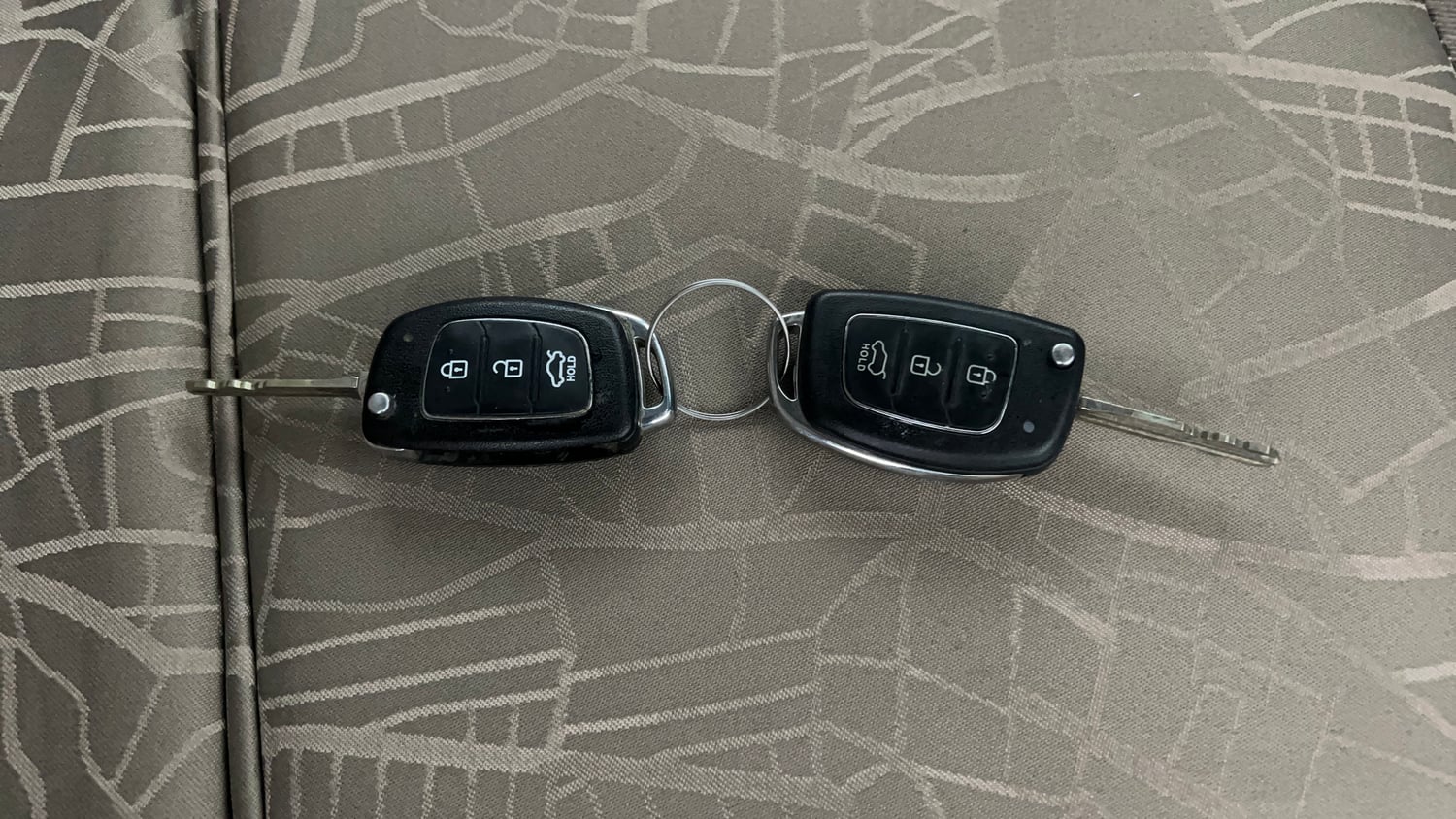 Used 2014 Hyundai Xcent S 1.2 Petrol Manual extra CAR KEY VIEW