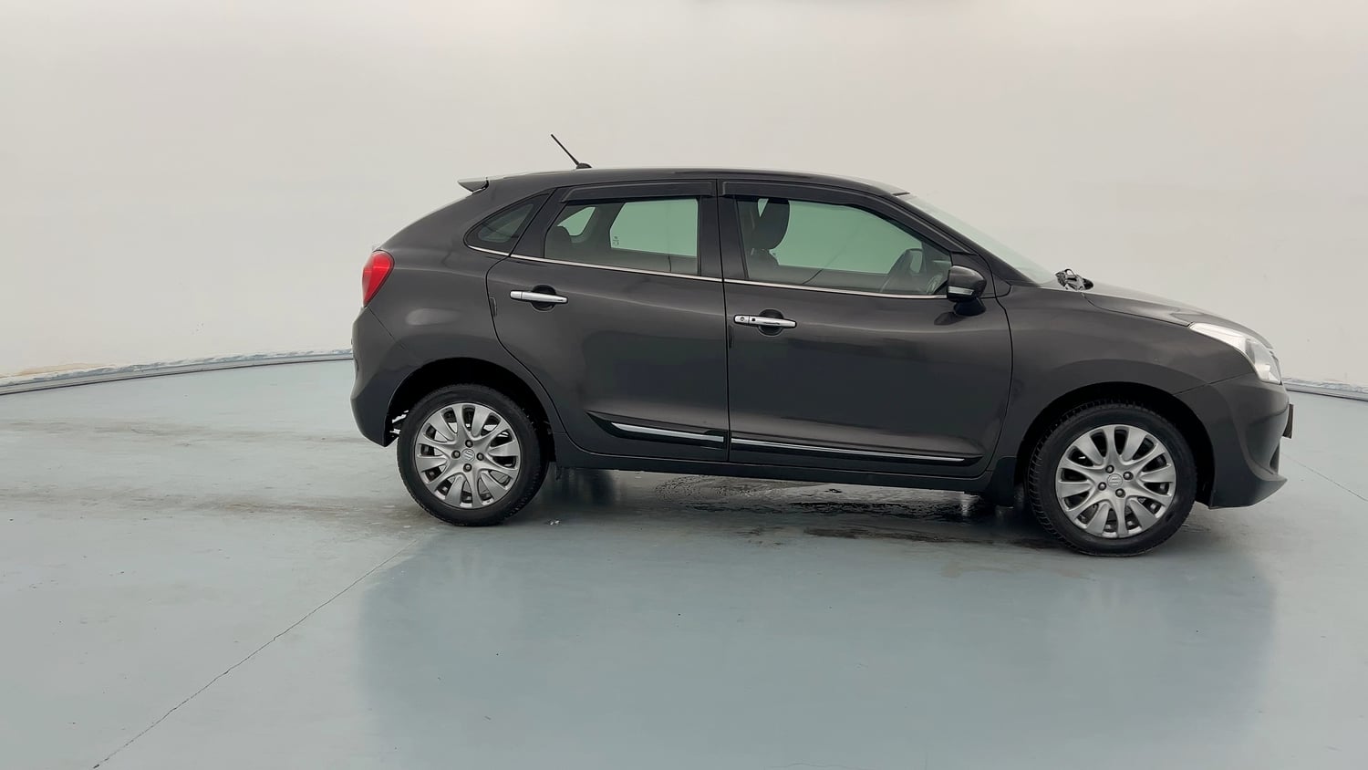 Used 2017 Maruti Suzuki Baleno Zeta 1.2 Petrol Manual exterior RIGHT SIDE VIEW