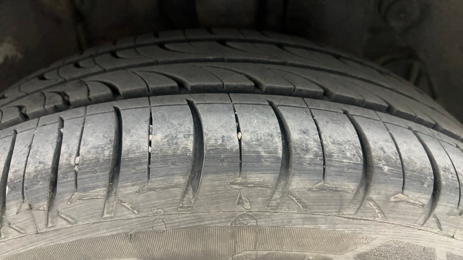 Used 2020 Hyundai Elite i20 Asta 1.2 (O) Petrol Manual tyres LEFT REAR TYRE TREAD VIEW