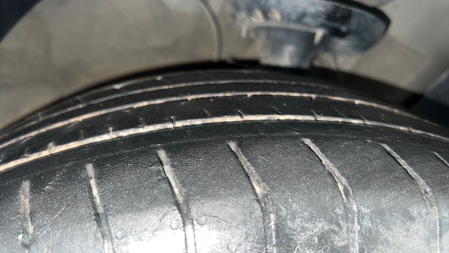 Used 2023 Hyundai Verna SX (O) 1.5 Turbo Petrol DCT Petrol Automatic tyres RIGHT FRONT TYRE TREAD VIEW