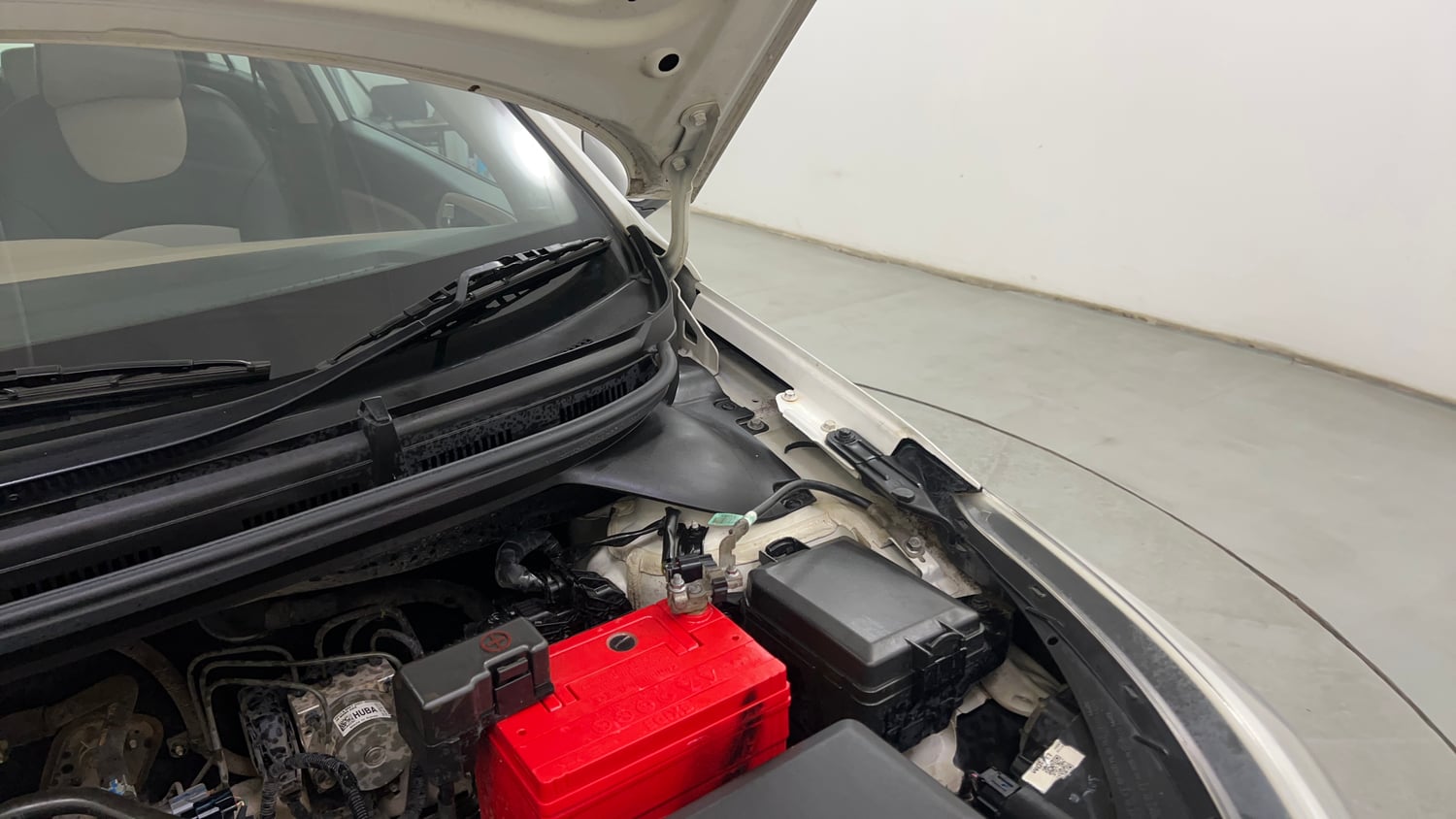 Used 2020 Hyundai Elite i20 Asta 1.2 (O) Petrol Manual engine ENGINE LEFT SIDE HINGE & APRON VIEW