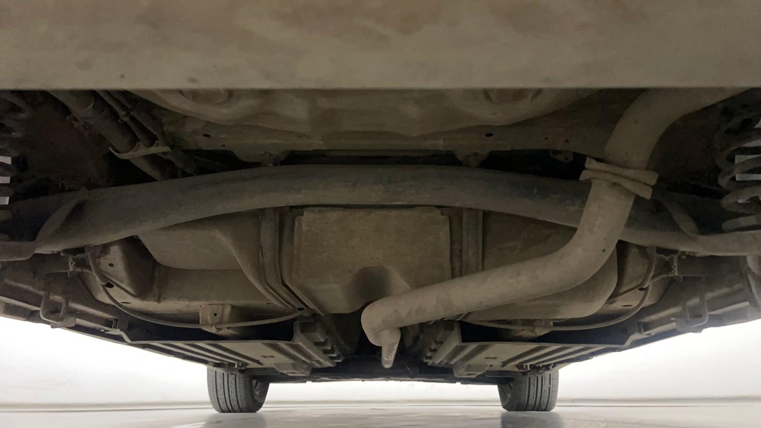 Used 2015 Maruti Suzuki S-Cross Alpha 1.6 Diesel Manual extra REAR UNDERBODY VIEW (TAKEN FROM REAR)
