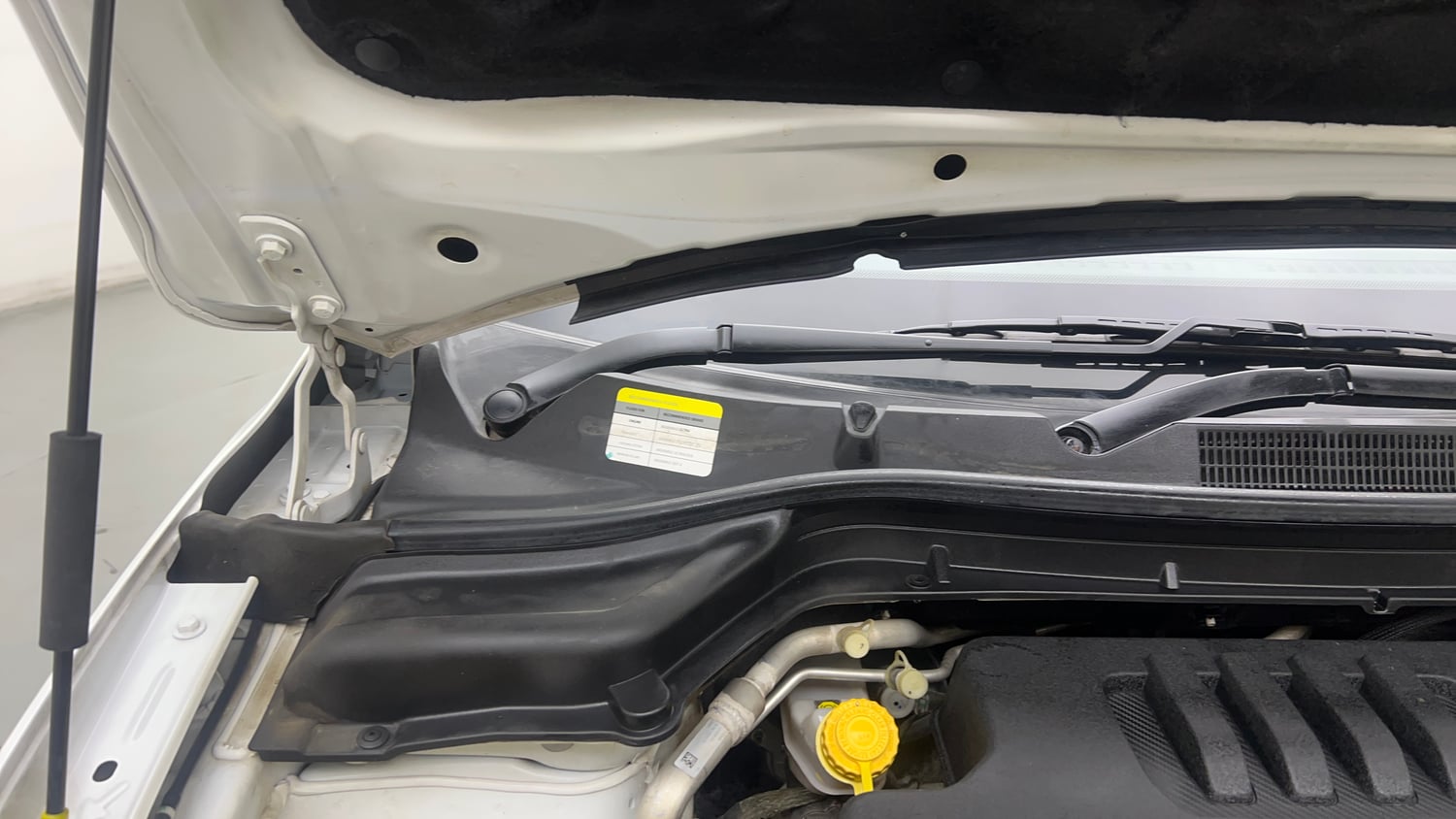 Used 2024 Mahindra XUV 3XO AX5 1.5 Diesel Diesel Manual engine ENGINE RIGHT SIDE HINGE & APRON VIEW