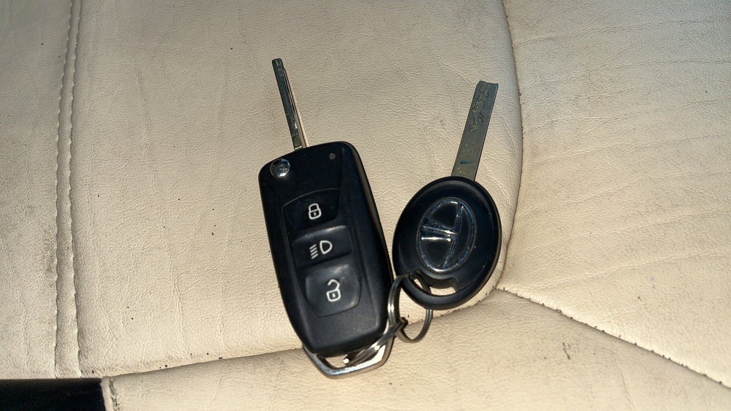 Used 2022 Tata Nexon XM Plus (S) Petrol Manual extra CAR KEY VIEW