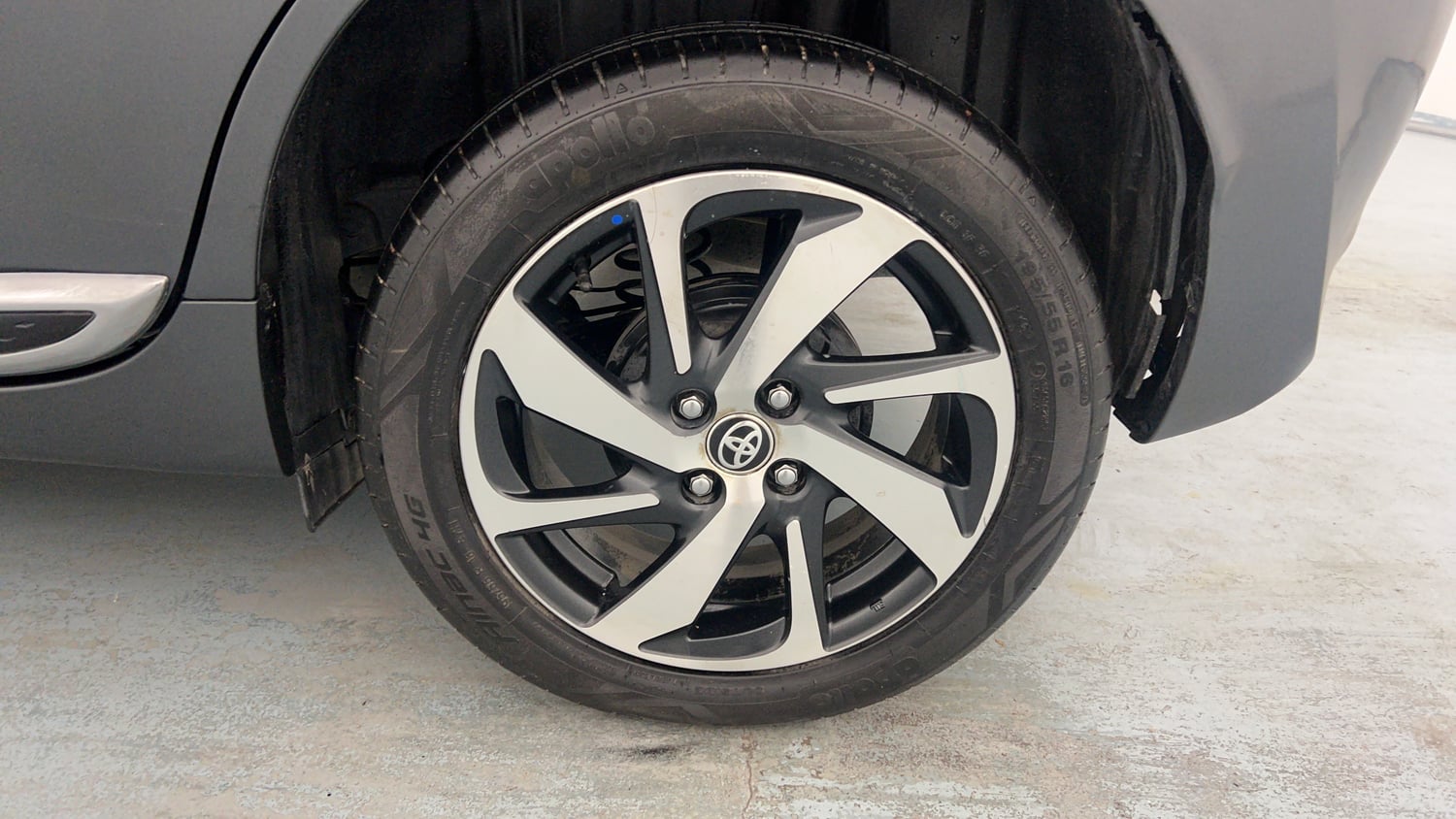 Used 2024 Toyota Glanza V AMT Petrol Automatic tyres LEFT REAR TYRE RIM VIEW