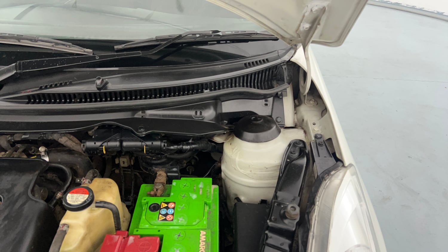 Used 2016 Maruti Suzuki Swift VDi Diesel Manual engine ENGINE LEFT SIDE HINGE & APRON VIEW