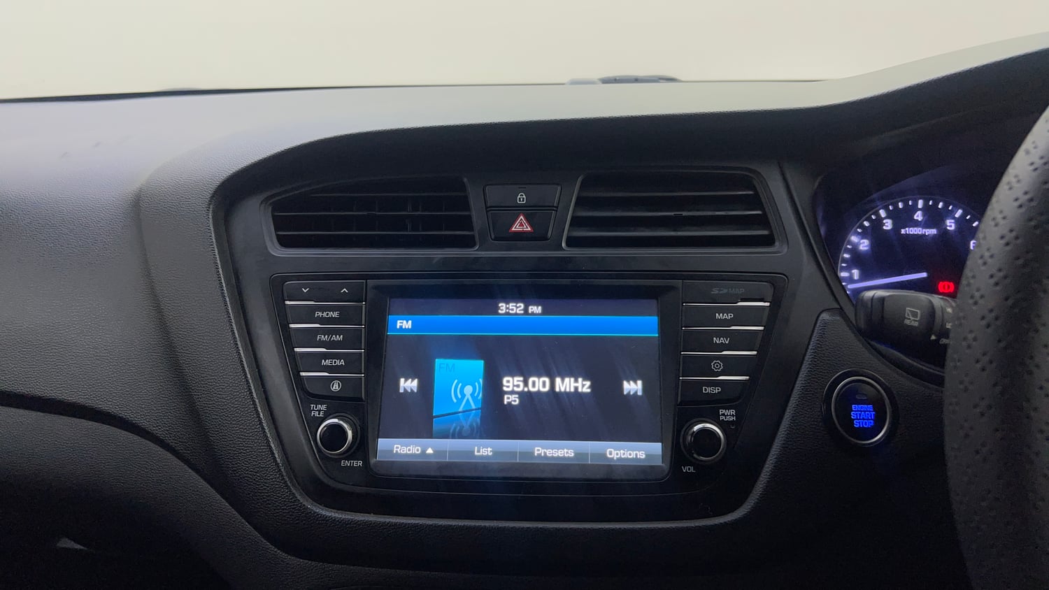 Used 2015 Hyundai i20 Active 1.2 SX Petrol Manual top_features Touch screen infotainment system