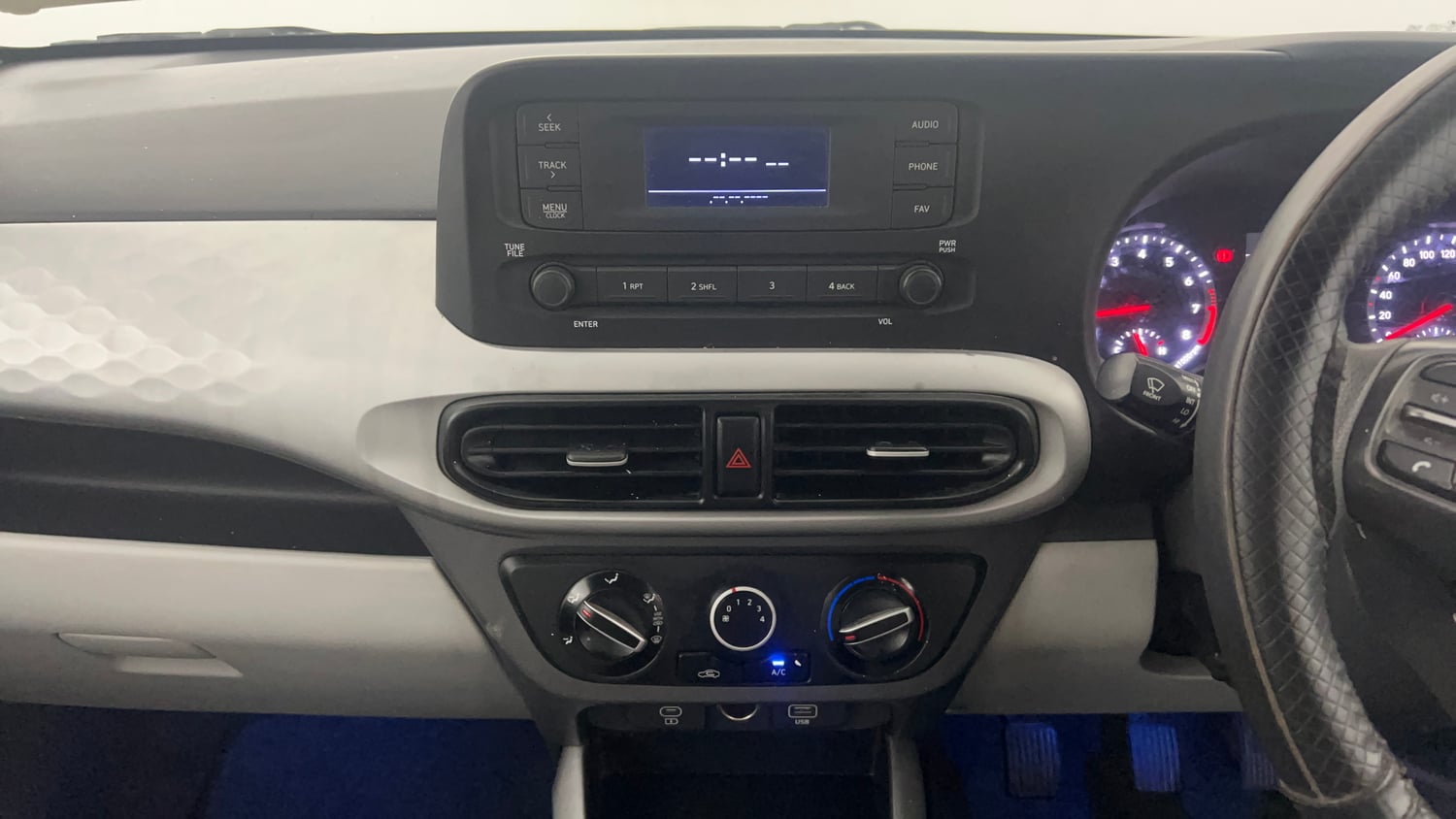 Used 2023 Hyundai Grand i10 Nios Magna 1.2 Kappa VTVT Petrol Manual interior MUSIC SYSTEM & AC CONTROL VIEW