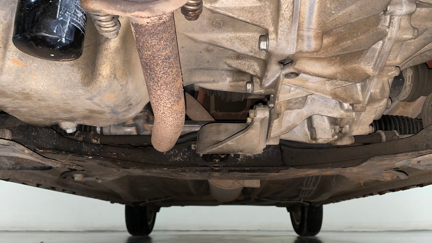 Used 2017 Maruti Suzuki Ignis Zeta 1.2 AMT Petrol Automatic extra FRONT LEFT UNDERBODY VIEW
