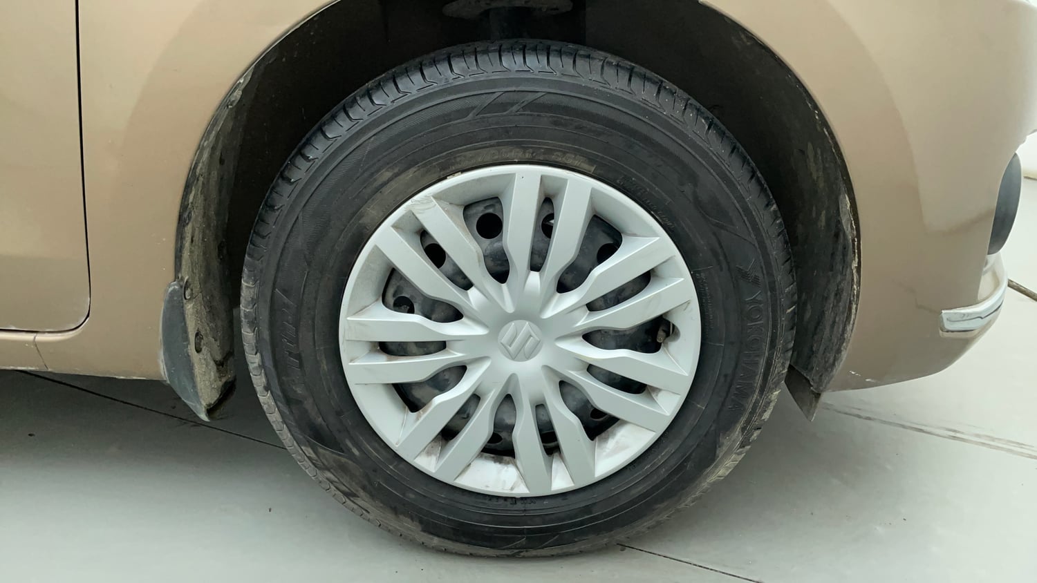 Used 2017 Maruti Suzuki Dzire VXi Petrol Manual tyres RIGHT FRONT TYRE RIM VIEW