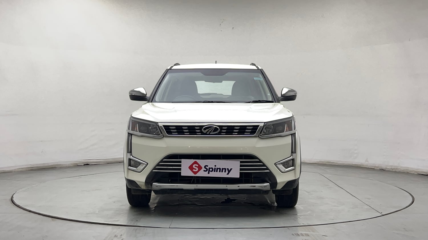Used 2022 Mahindra XUV 300 W8 1.2 Petrol Petrol Manual exterior FRONT VIEW