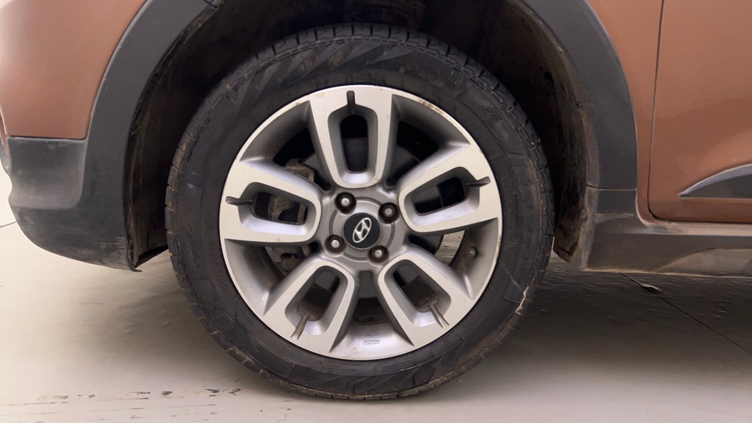 Used 2015 Hyundai i20 Active 1.2 SX Petrol Manual tyres LEFT FRONT TYRE RIM VIEW