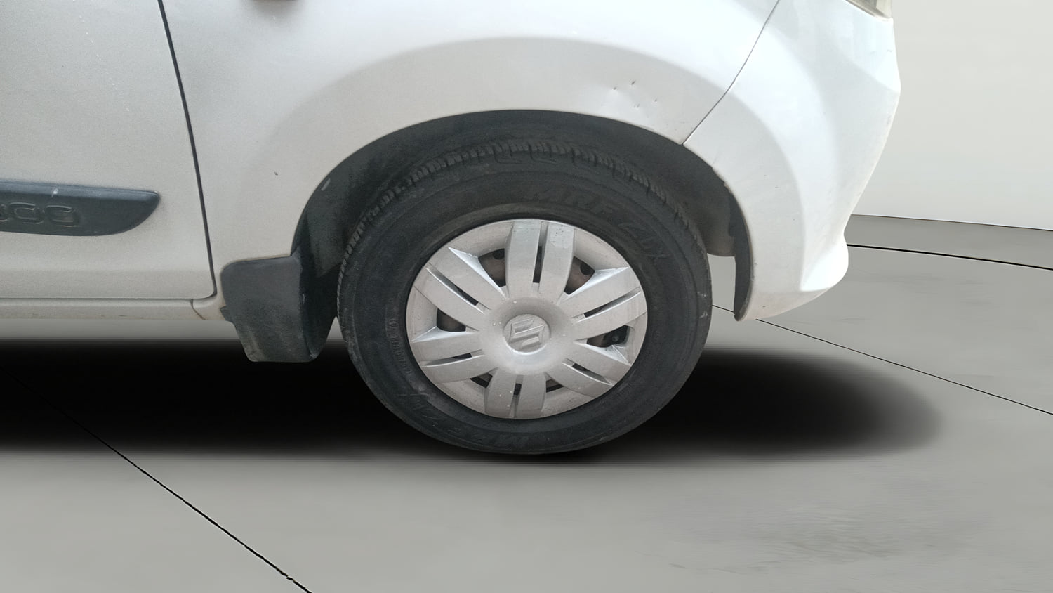 Used 2014 Maruti Suzuki Alto 800 Lxi Petrol Manual tyres RIGHT FRONT TYRE RIM VIEW