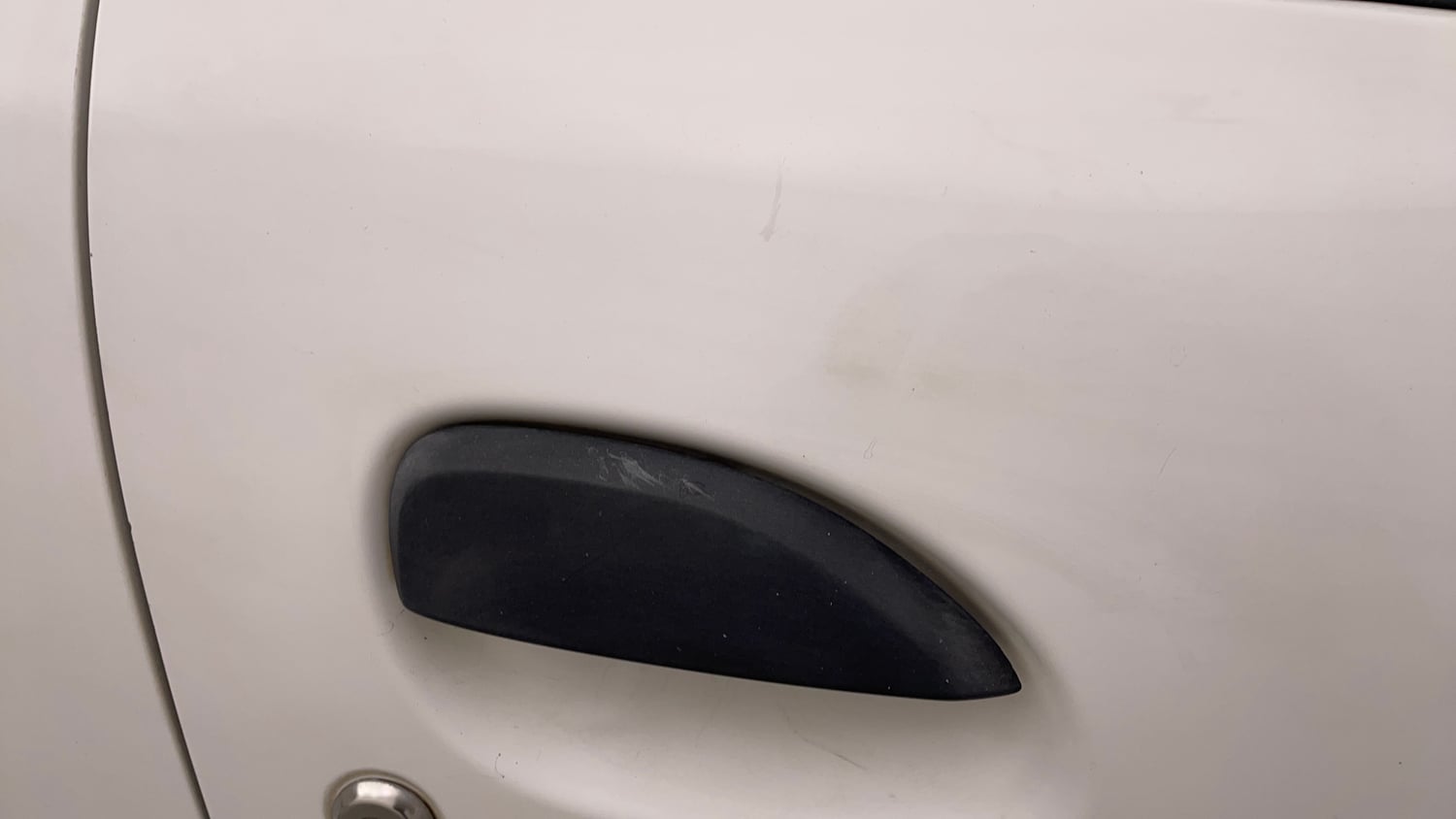 Used 2015 Renault Kwid RXT Petrol Manual dents MINOR SCRATCH