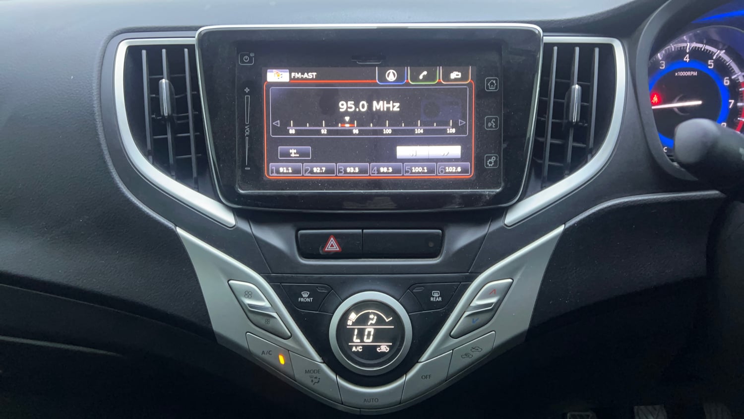 Used 2018 Maruti Suzuki Baleno Alpha 1.2 Petrol Manual interior MUSIC SYSTEM & AC CONTROL VIEW