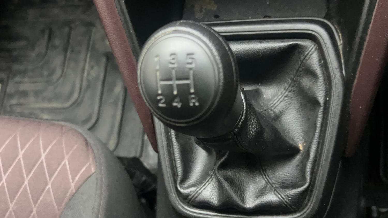 Used 2025 Maruti Suzuki Grand Vitara Delta Smart Hybrid Petrol Manual interior GEAR  KNOB VIEW
