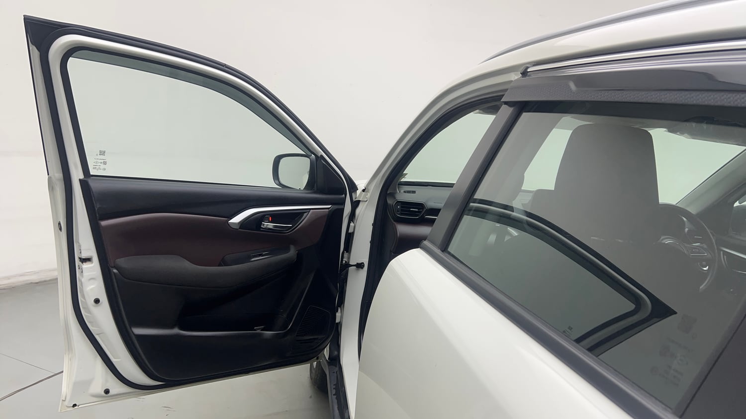 Used 2025 Maruti Suzuki Grand Vitara Delta Smart Hybrid Petrol Manual interior LEFT FRONT DOOR OPEN VIEW