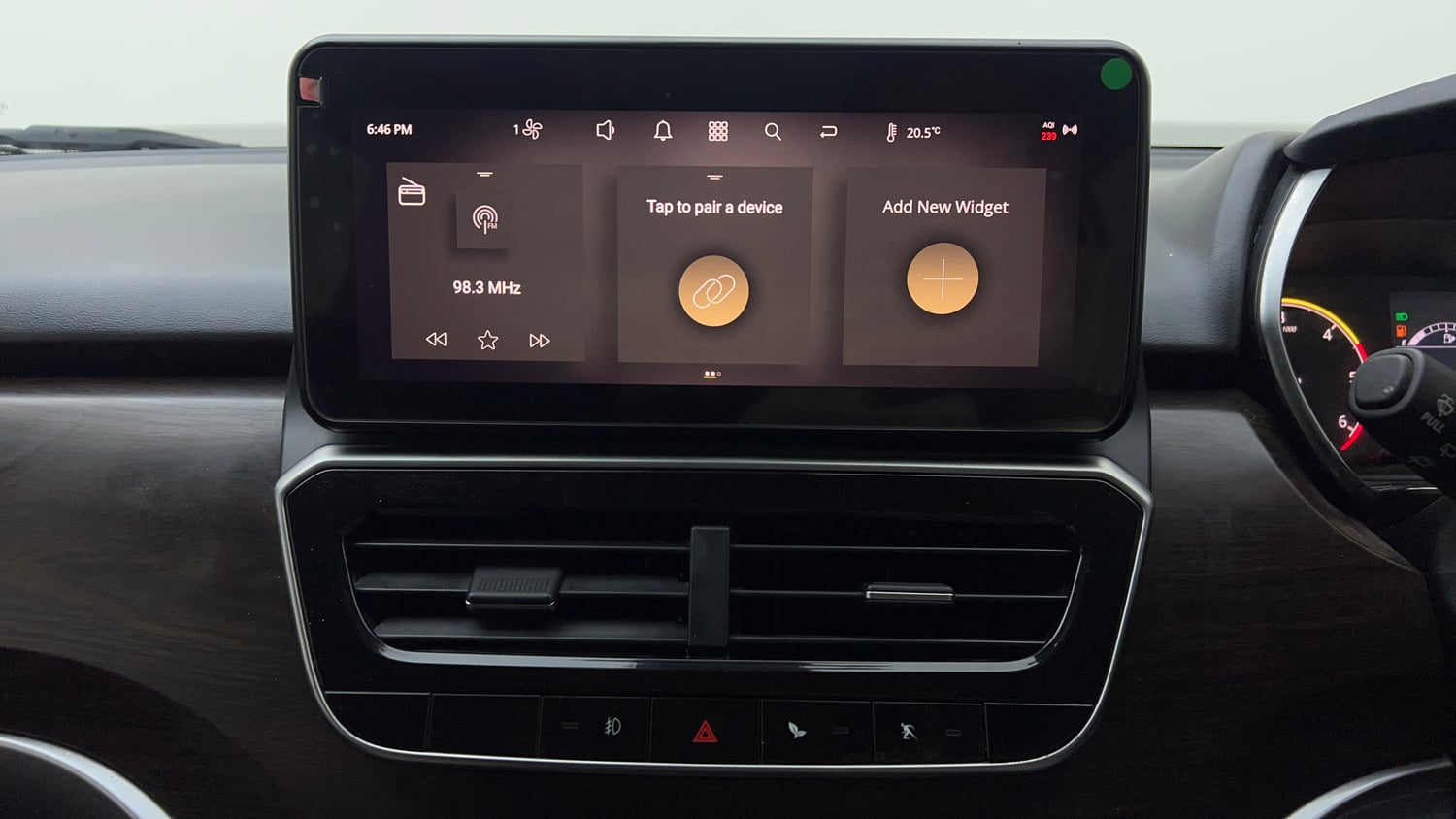 Used 2023 Tata Harrier XT Plus Diesel Manual top_features Integrated (in-dash) music system