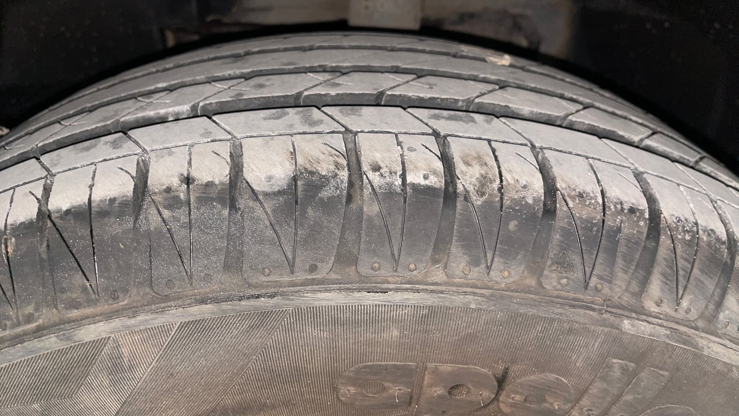Used 2019 Tata Nexon XZ Plus Petrol Manual tyres LEFT FRONT TYRE TREAD VIEW