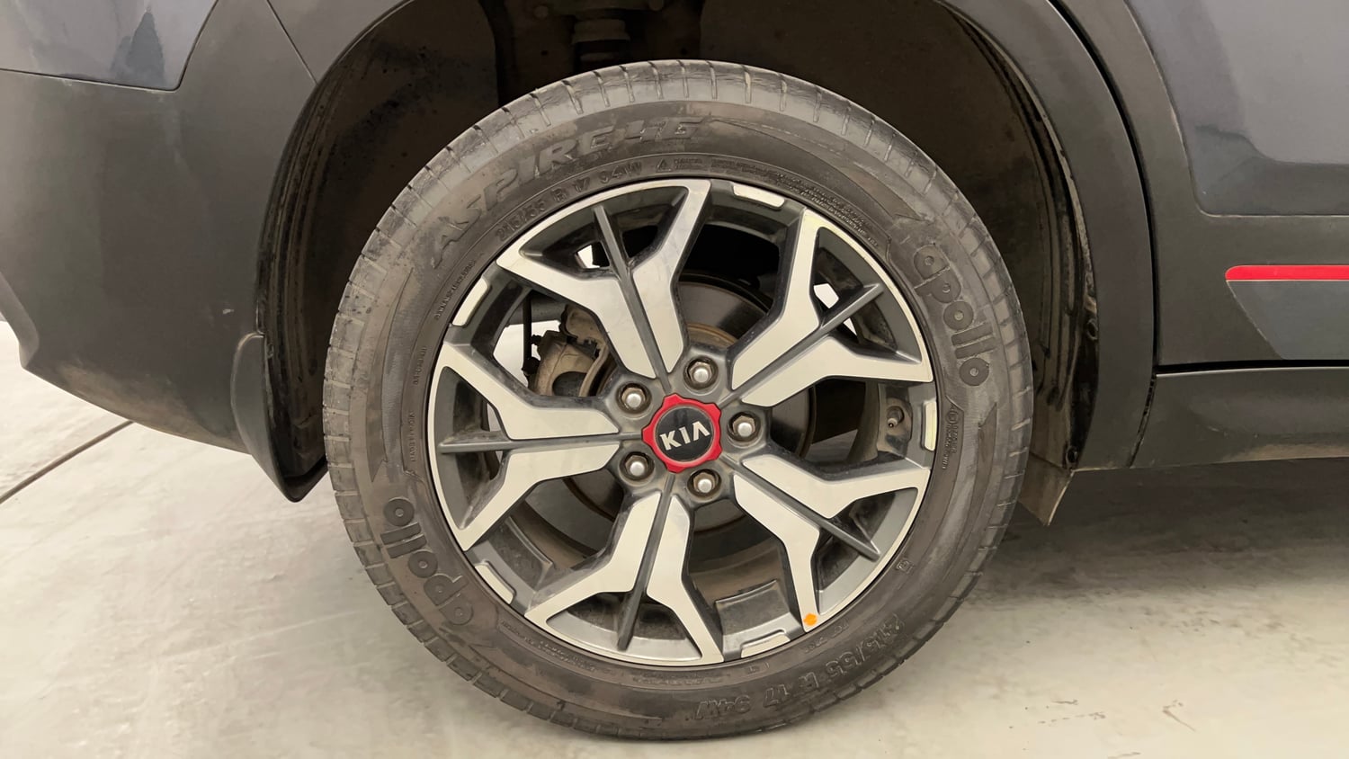 Used 2020 kia Seltos GTX Plus DCT 1.4 Petrol Automatic tyres RIGHT REAR TYRE RIM VIEW
