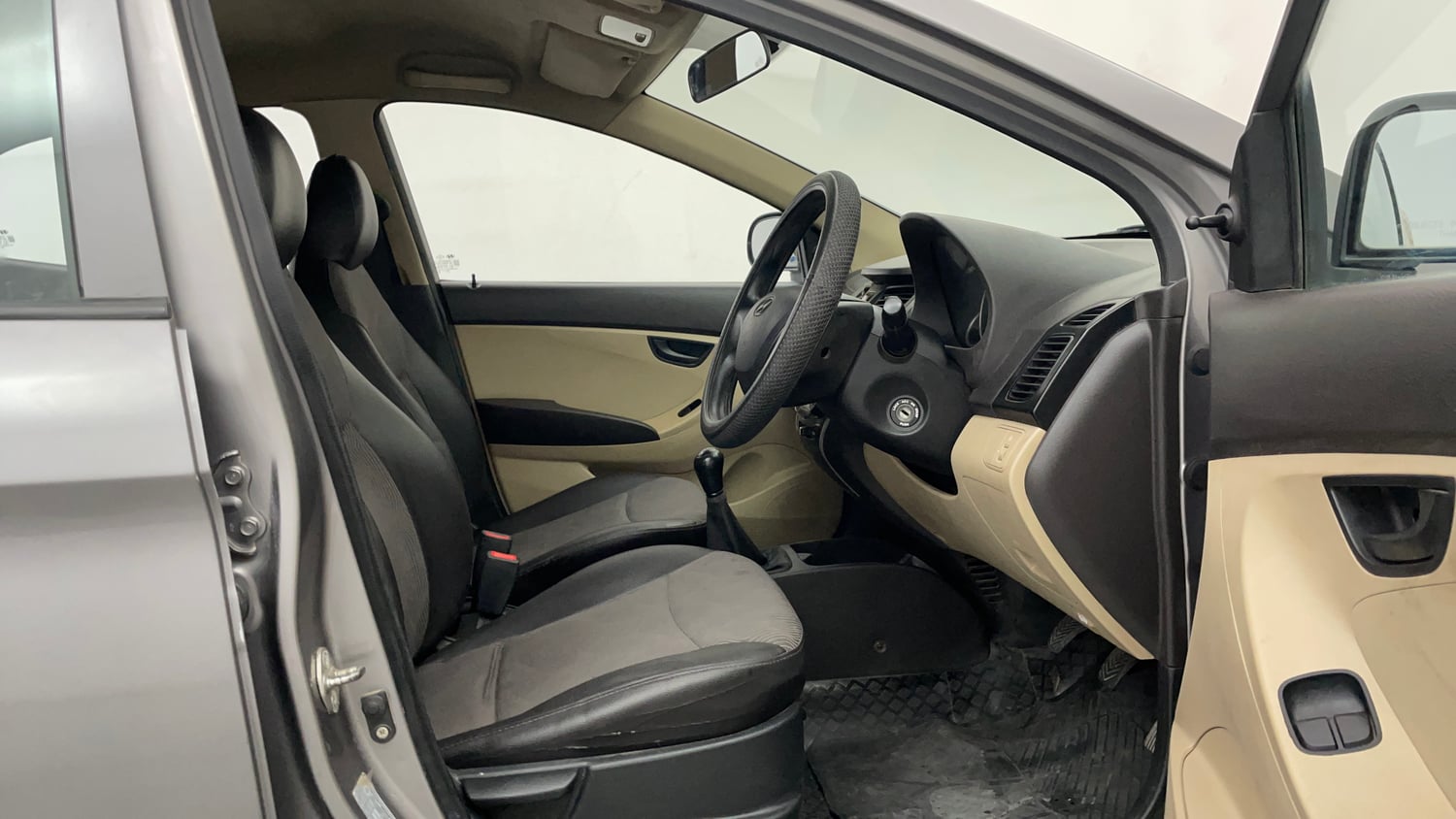Used 2013 Hyundai Eon Magna Petrol Manual interior RIGHT SIDE FRONT DOOR CABIN VIEW