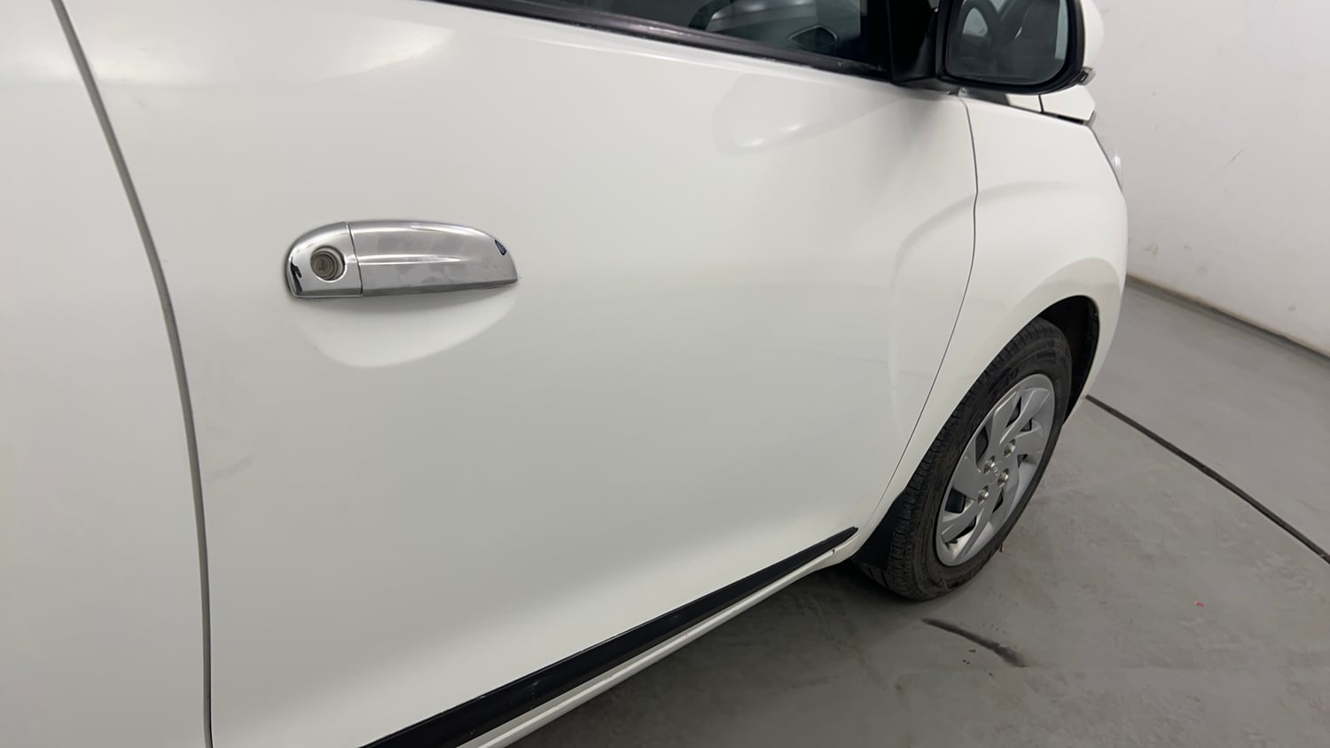 Used 2021 Hyundai Santro Asta Petrol Manual dents MINOR DENT