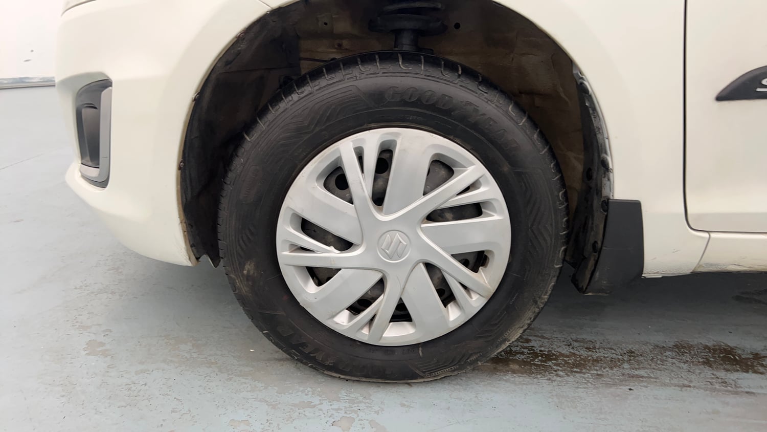 Used 2016 Maruti Suzuki Swift VDi Diesel Manual tyres LEFT FRONT TYRE RIM VIEW