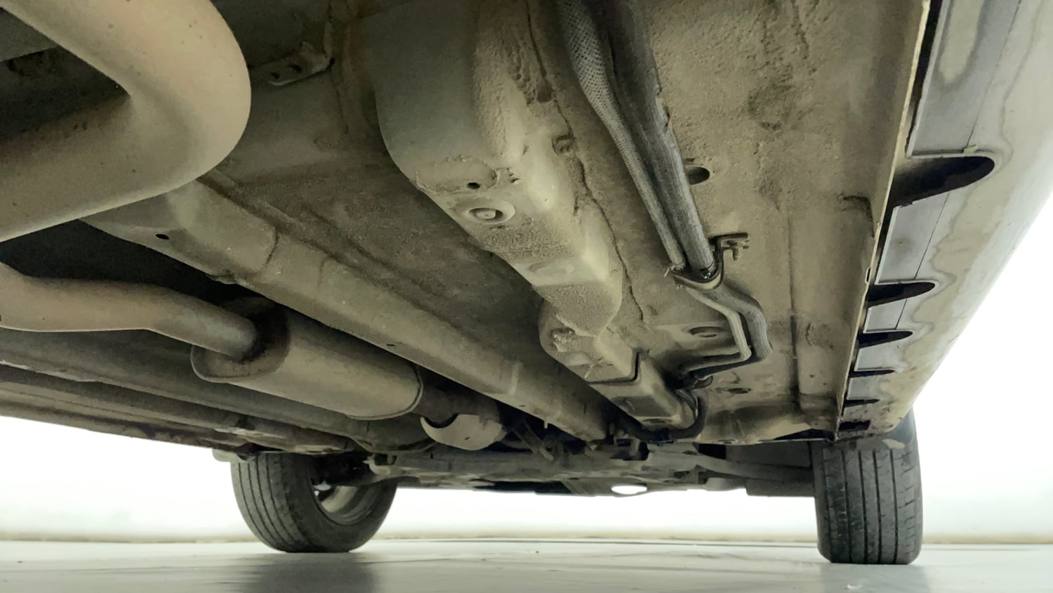 Used 2022 Hyundai Alcazar Signature 6 STR 2.0 Petrol Petrol Manual extra REAR RIGHT UNDERBODY VIEW
